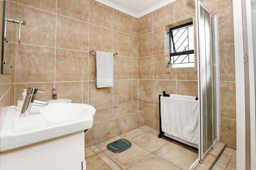 4 Bedroom Property for Sale in Burgundy Estate Western Cape